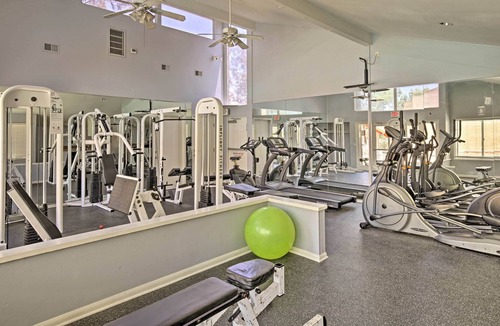 Serra Mesa Condo | Centrally Located San Diego Condo w/Hot Tub & Pool