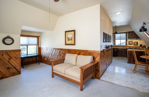 Atascadero Apartment | Centrally located to Wine Country along with a short Drive to the Ocean.