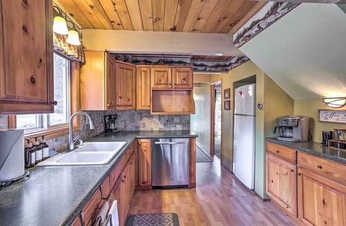 Whispering Forest Cabin | 'Château Forêt' in Big Bear w/Hiking Trail Access