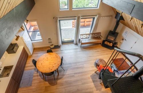 Mammoth Lakes Ski Chalet | Chalet 01 by Mammoth Mountain Chalets