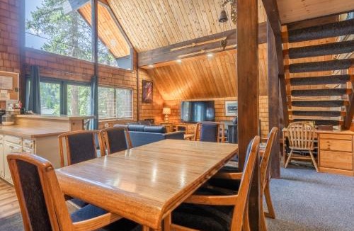 Mammoth Lakes Ski Chalet | Chalet 04 by Mammoth Mountain Chalets