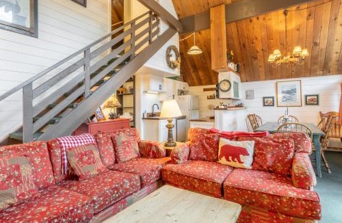 Mammoth Lakes Ski Chalet | Chalet 06 by Mammoth Mountain Chalets