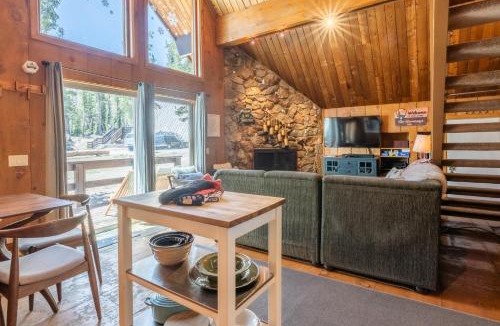 Mammoth Lakes Ski Chalet | Chalet 07 by Mammoth Mountain Chalets