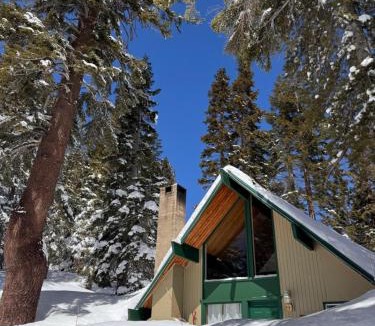 Mammoth Lakes Ski Chalet | Chalet 11 by Mammoth Mountain Chalets