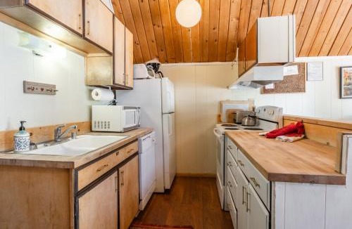Mammoth Lakes Ski Chalet | Chalet 11 by Mammoth Mountain Chalets