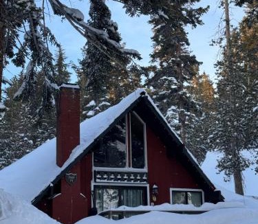 Mammoth Lakes Ski Chalet | Chalet 14 by Mammoth Mountain Chalets