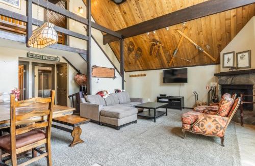 Mammoth Lakes Ski Chalet | Chalet 16 by Mammoth Mountain Chalets