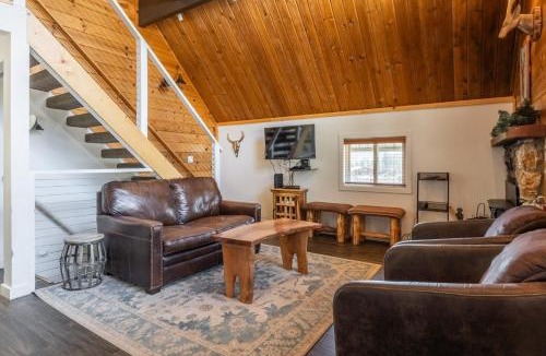 Mammoth Lakes Ski Chalet | Chalet 19 by Mammoth Mountain Chalets