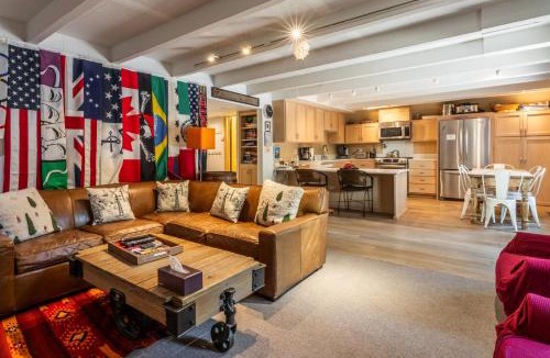 Mammoth Lakes Ski Chalet | Chalet 21 by Mammoth Mountain Chalets