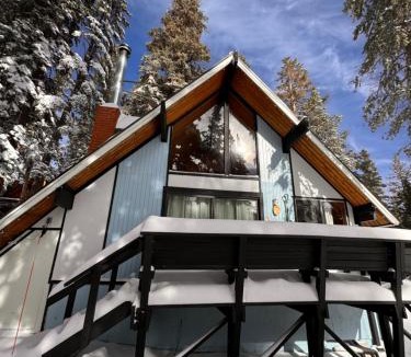 Mammoth Lakes Ski Chalet | Chalet 25 by Mammoth Mountain Chalets