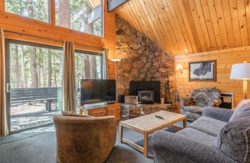 Mammoth Lakes Ski Chalet | Chalet 25 by Mammoth Mountain Chalets
