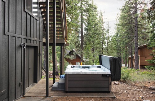 Carnelian Bay Ski Chalet | Chalet-Style w/Hot Tub + Theater Room + Pool Table | Mins to Lake | Timberline
