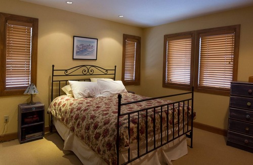 Sugar Bowl Resort House | Chalet Town Home 08