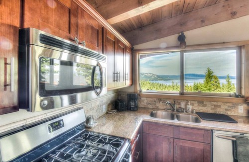 Chamberlands House | Chamberland Getaway | Lake Views w/Deck!