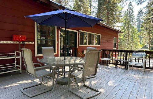 Strawberry House | Changes in Altitude – Spacious Cabin Near Pinecrest Lake & Dodge Ridge