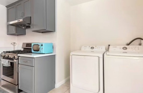 Alhambra Apartment | Charming 1-bedroom full apartment C - 2 beds with laundry - in Pasadena/Alhambra