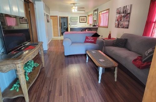 Elko House | Charming 1950's Home, 1 Bedroom, and 1 Bathroom – Your Perfect Retreat