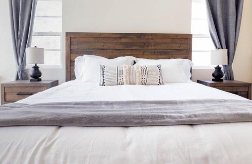 Alhambra Apartment | Charming 1BR Farmhouse + Near DTLA #TravelSGV