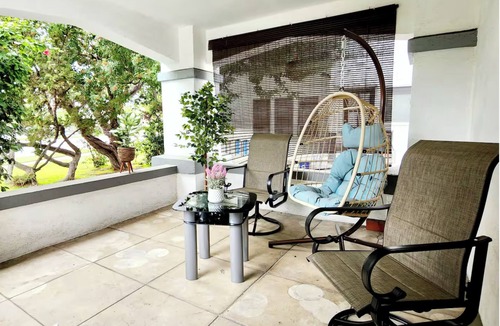 South Pasadena Apartment | Charming 2-bedroom 1 Bath apartment in peaceful South Pasadena with kingsize bed