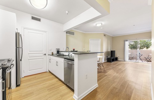 Valencia Apartment | Charming 2-bedroom apartment with fitness room, WiFi in superb Santa Clarita