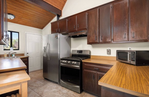 Stallion Springs Cabin | Charming 2-bedroom cabin with AC and WiFi with Incredible Views