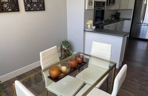 San Mateo Park Condo | Charming 2-bedroom condo in San Mateo with WiFi and AC and office space