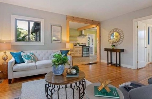Oakland House | Charming 2-bedroom cottage house with natural outdoor surroundings in the hills