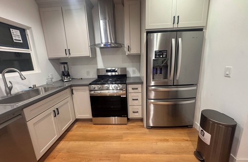 Harbor House | Charming 2-bedroom house with WiFi, AC in welcoming Long Beach
