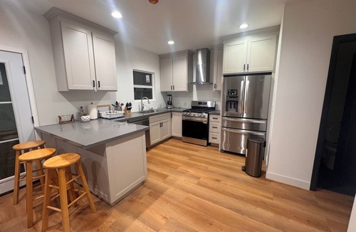 Harbor House | Charming 2-bedroom house with WiFi, AC in welcoming Long Beach