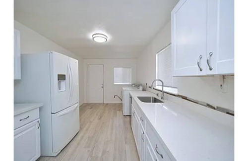 Southeastern Sacramento House | Charming 2-bedroom house with WiFi, AC in welcoming Sacramento