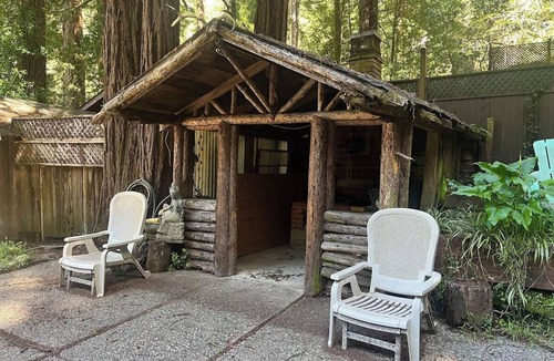 San Mateo County House | Charming 2 Bedroom House in the Butano Redwood Forest in Pescadero with Wi-Fi