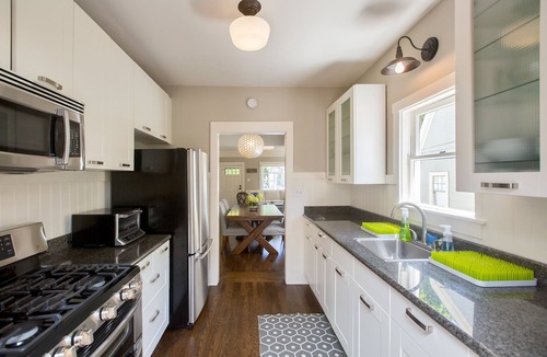 Gold Coast House | Charming 2-bedroom house with spacious backyard in delightful Alameda