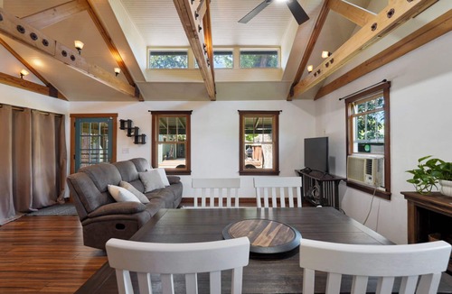 Modesto House | Charming 2-bedroom house in Modesto with AC and WiFi