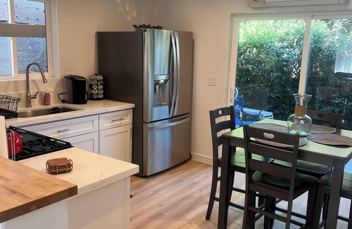 Tulare House | Charming 2- bedroom house close to sequoia national park with EV charging