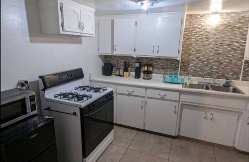 Oildale Apartment | Charming 2-bedroom apartment in wonderful Bakersfield