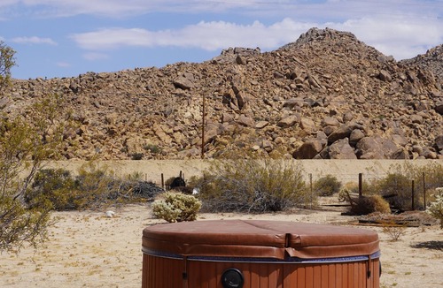 Joshua Tree House | Charming 2-bedroom house, prime location in Joshua Tree