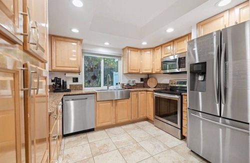 Lake Forest Condo | Charming 2-bedroom condo in peaceful Lake Forest, 1414ft, Good location