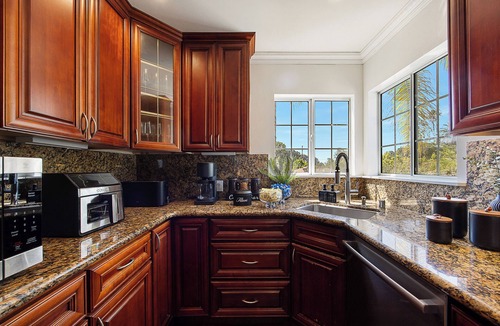 Sunset Park House | Charming 2-bedroom house in Santa Monica with Gym and Work area