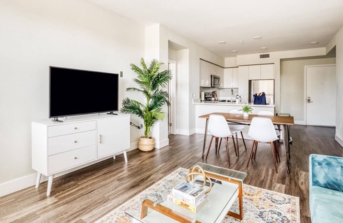 Centerville Apartment | Charming 2BR in Fremont, Pool, Gym + Parking