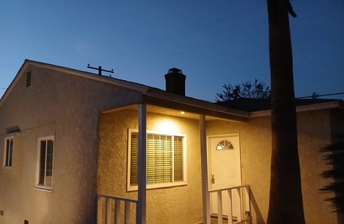 Santa Fe Springs House | Charming 3-bedroom house with WiFi, AC in nice Santa Fe Springs