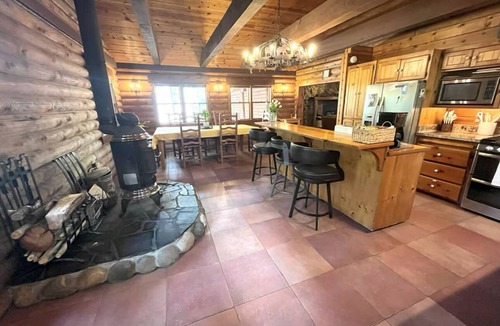 Tahoe Pines Cabin | Charming 3-bedroom cabin in fabulous Homewood.Come make Lake Tahoe memories