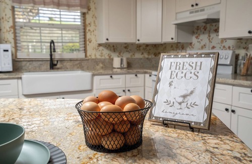 San Miguel House | Charming 3-bedroom farmhouse with AC and WiFi 15 minutes to downtown Paso Robles