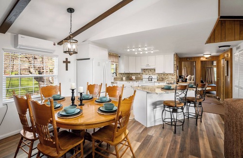 San Miguel House | Charming 3-bedroom farmhouse with AC and WiFi 15 minutes to downtown Paso Robles