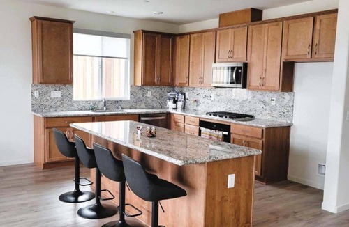Hollister House | Charming 3-bedroom house in tranquil Hollister with AC