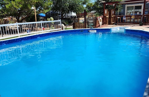 Lake Los Angeles House | Charming 3-bedroom house with WiFi and AC in Lancaster, Lake LA area.