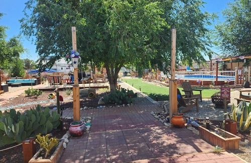 Lake Los Angeles House | Charming 3-bedroom house with WiFi and AC in Lancaster, Lake LA area.