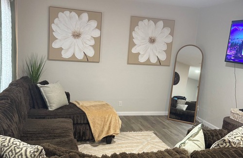 Manteca House | Charming 3-bedroom house in marvelous Manteca with AC