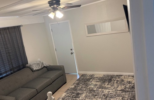 Manteca House | Charming 3-bedroom house in marvelous Manteca with AC