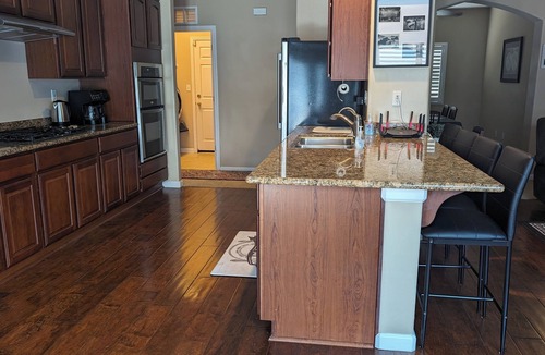 Visalia House | Charming 3-bedroom house with AC & WiFi in beautiful Visalia near National Parks