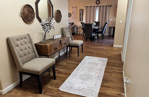 Fallon House | Charming 3-bedroom house with AC and WiFi in superb Fallon